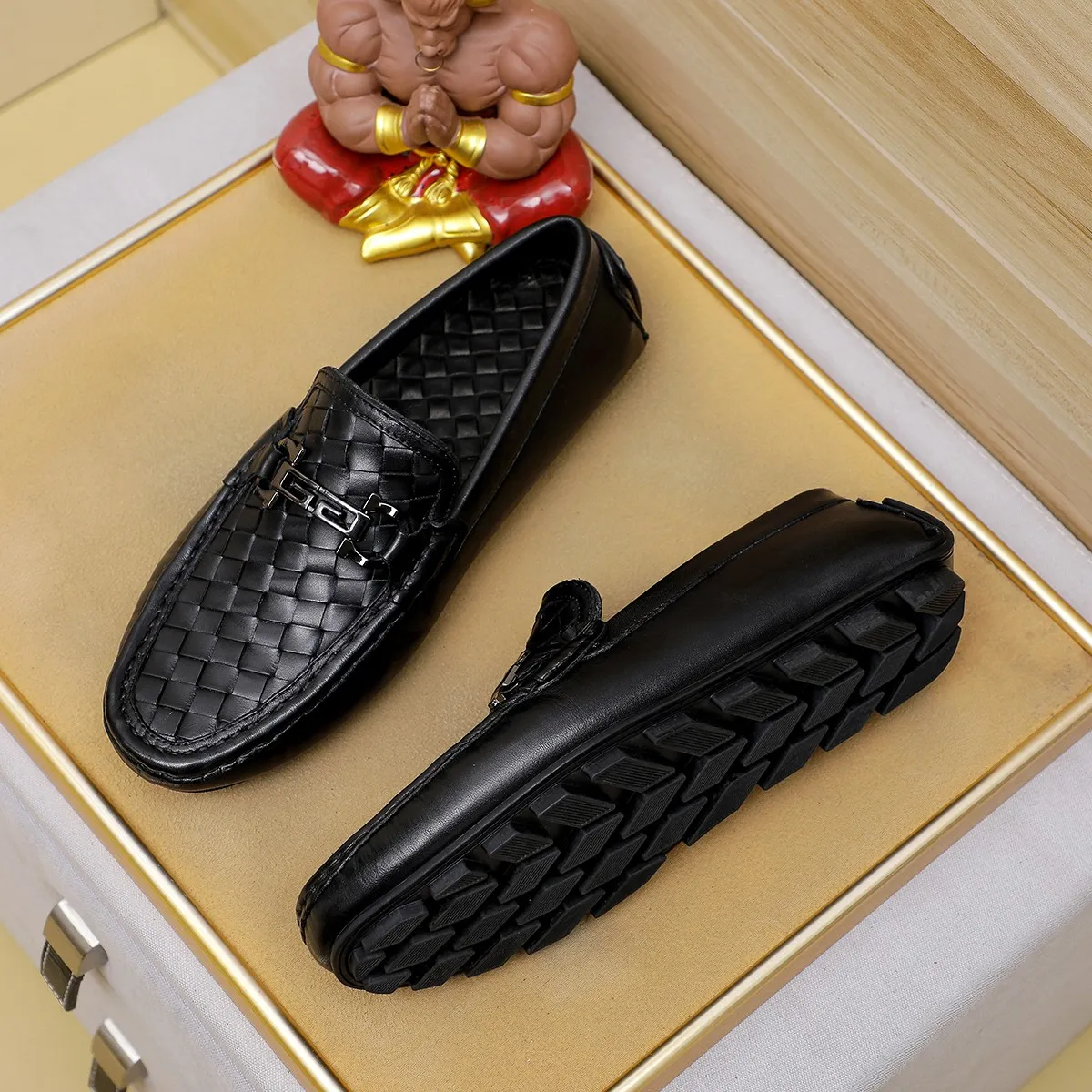 Men's shoes 💰360 [BV] 👟👟 Italian luxury brand Made with imported cowhide technology to highlight high-end men's taste of light luxury life [color] [color] Masters with ten years of manual experience create classic weaving 🌴 The inner top layer 🐷 lining 💯😘 The top quality inherits the brand craftsmanship! Black, size 38-45…